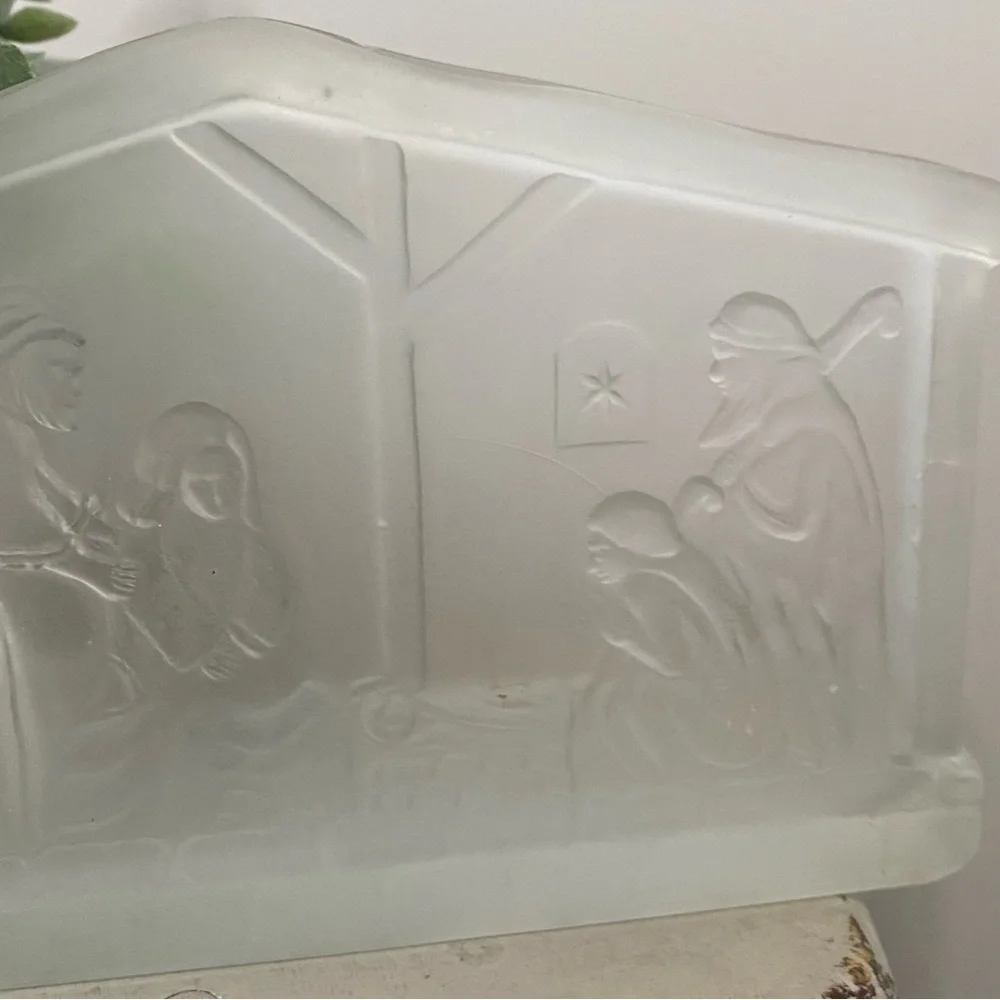 Vintage Frosted Glass Nativity Scene Holiday Deco Figurine